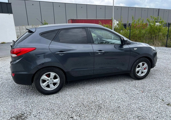 Hyundai ix35 cena 36999 przebieg: 153000, rok produkcji 2011 z Złotów małe 301